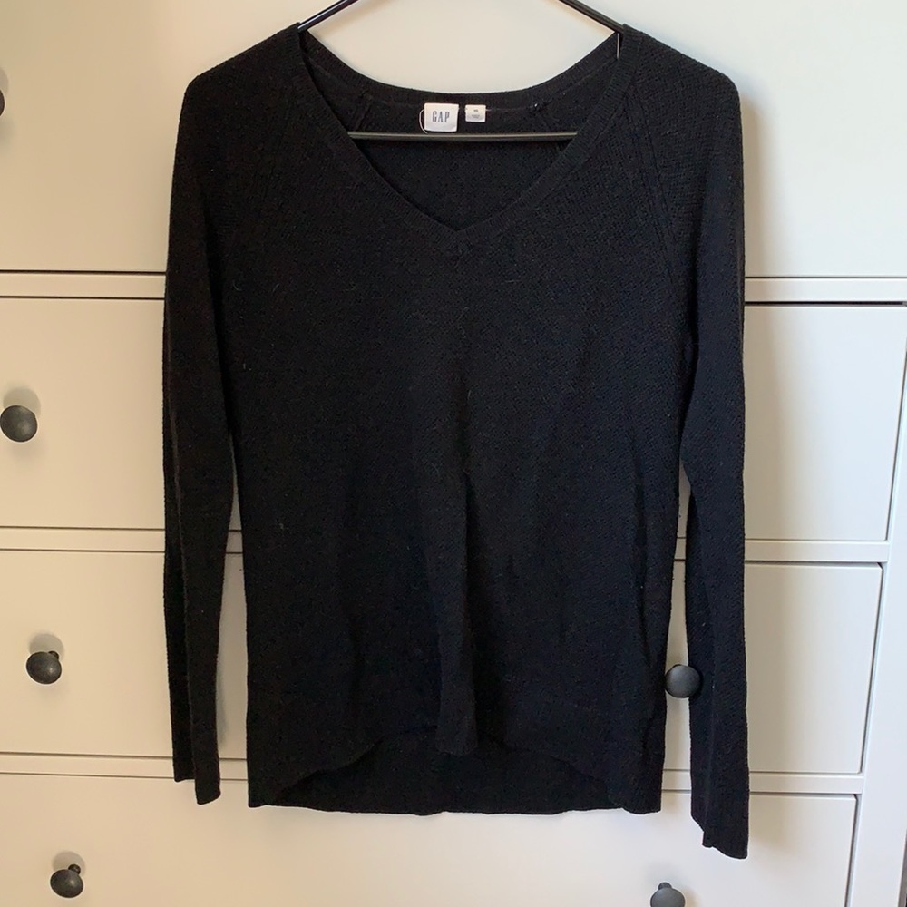 GAP V NECK SWEATER - SIZE XS - BLACK